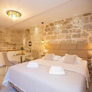 Paradise 3*, Split Croacia