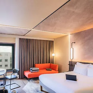 **** Szálloda Novotel Portugália